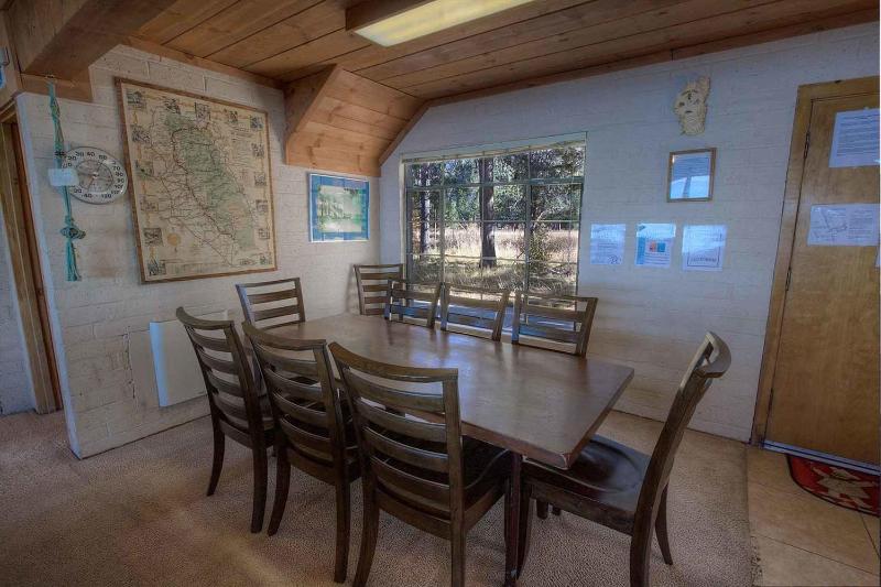 Blue Water Lodge by Lake Tahoe Accommodations - image 7