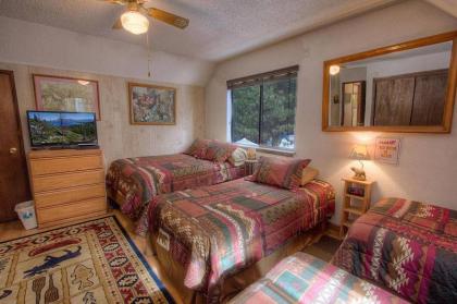 Bambis Bunkhouse by Lake Tahoe Accommodations - image 10
