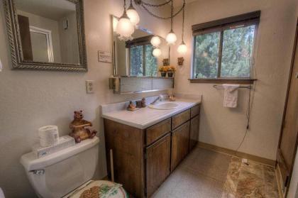 Bambis Bunkhouse by Lake Tahoe Accommodations - image 12