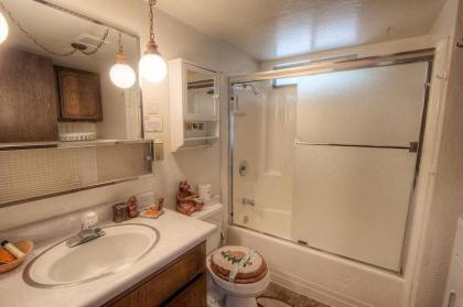 Bambis Bunkhouse by Lake Tahoe Accommodations - image 6