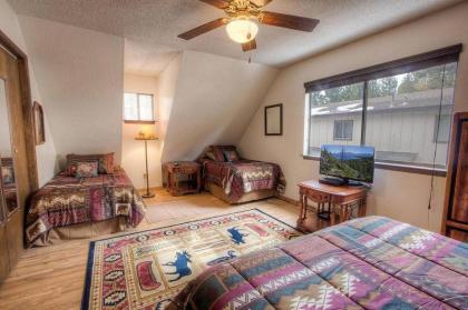 Bambis Bunkhouse by Lake Tahoe Accommodations - image 9