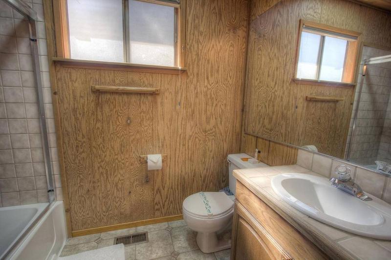 Woodys Retreat by Lake Tahoe Accommodations - image 2
