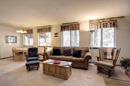 Tahoe Island Hideaway by Lake Tahoe Accommodations - image 3