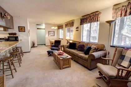 Tahoe Island Hideaway by Lake Tahoe Accommodations - image 7
