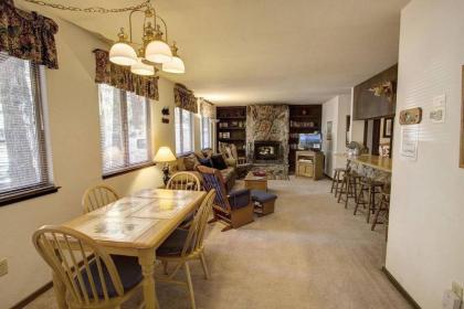 Tahoe Island Hideaway by Lake Tahoe Accommodations - image 8