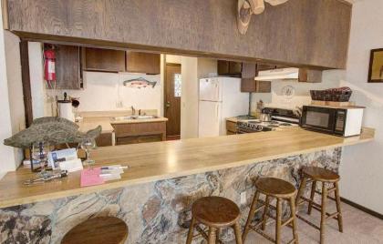 Tahoe Island Hideaway by Lake Tahoe Accommodations - image 9