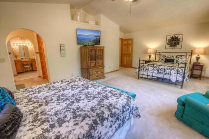 Tahoe Trails Lodge by Lake Tahoe Accommodations - image 4