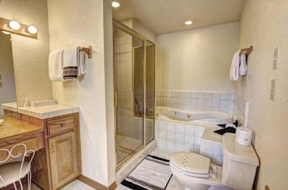 Tahoe Trails Lodge by Lake Tahoe Accommodations - image 5