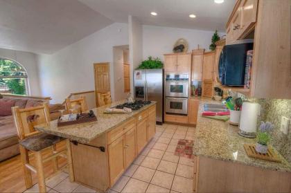 Pine Mountain Paradise by Lake Tahoe Accommodations - image 2