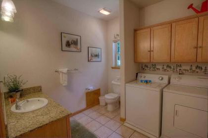 Pine Mountain Paradise by Lake Tahoe Accommodations - image 3