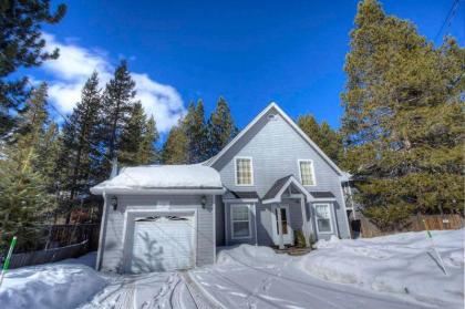 Sierra Mountain Lodge by Lake Tahoe Accommodations - image 3