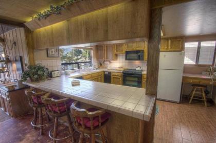 Emerald Lodge by Lake Tahoe Accommodations - image 9