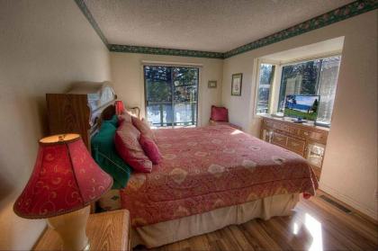 Evergreen Escape by Lake Tahoe Accommodations - image 12