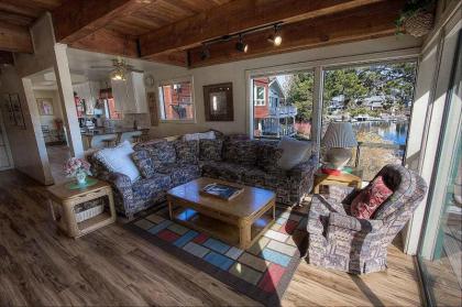 Evergreen Escape by Lake Tahoe Accommodations - image 2