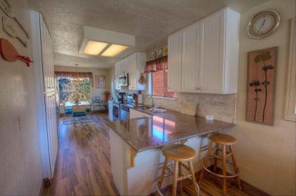 Evergreen Escape by Lake Tahoe Accommodations - image 4