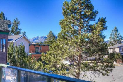 Evergreen Escape by Lake Tahoe Accommodations - image 8