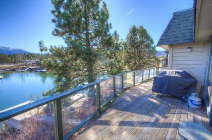 Evergreen Escape by Lake Tahoe Accommodations - image 9
