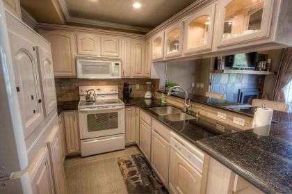The Emerald by Lake Tahoe Accommodations - image 2