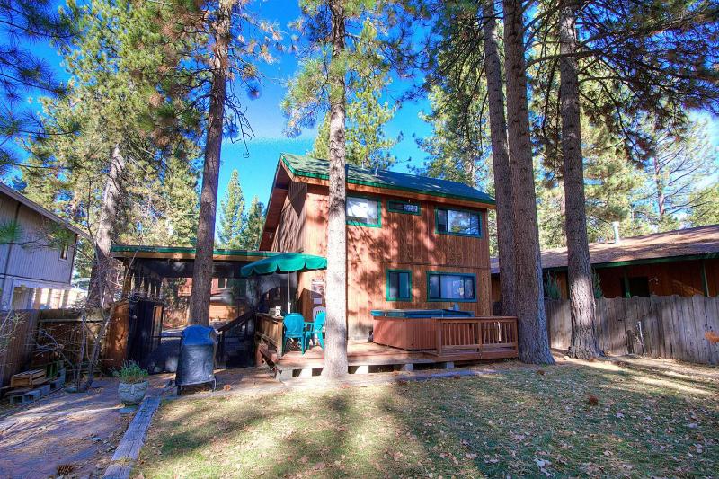 Sky Chalet by Lake Tahoe Accommodations - image 4