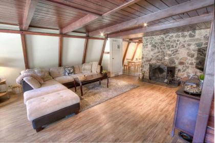 Tahoe Chalet by Lake Tahoe Accommodations - image 12