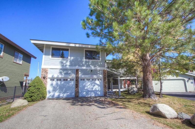 Gone Fishing by Lake Tahoe Accommodations - main image