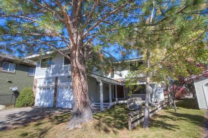 Gone Fishing by Lake Tahoe Accommodations - image 3