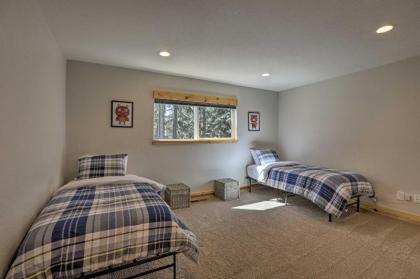 Cozy Cabin with Large Yard 6 Mi to Lake Tahoe! - image 10