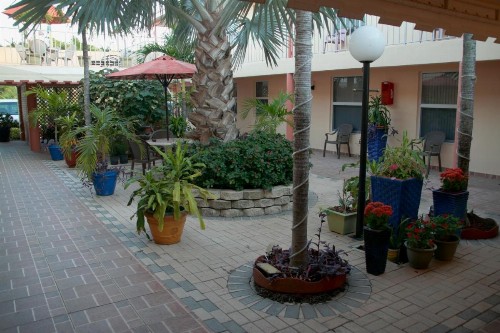Lago Mar Motel and Apartments - image 6