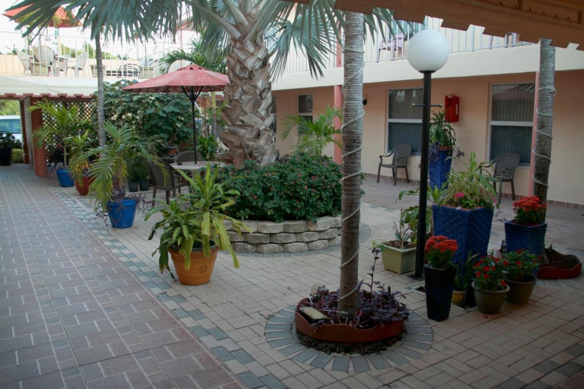 Lago Mar Motel and Apartments - image 6