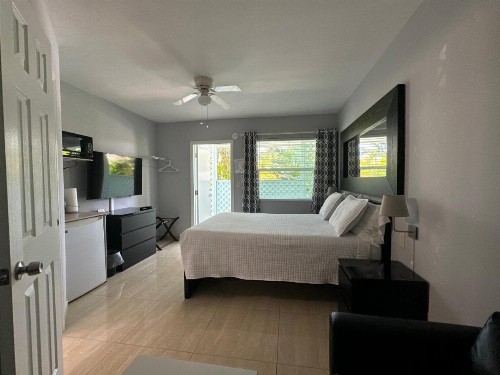White Horse Motel - image 9
