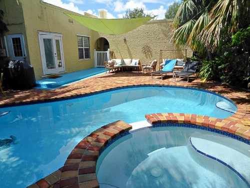 Beautiful Home with a Magical Pool - image 1