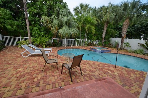 Beautiful Home with a Magical Pool - image 3