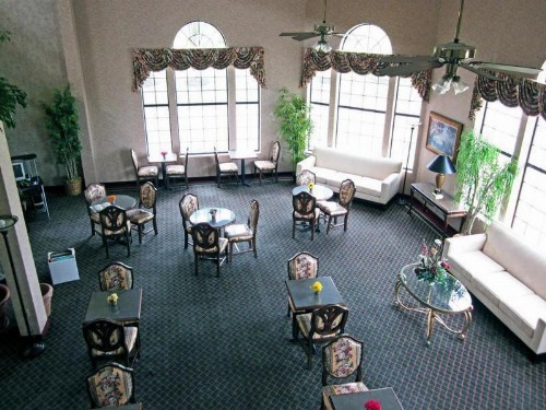 Econo Lodge - image 4