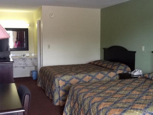Relax Inn - Lakeland - image 3