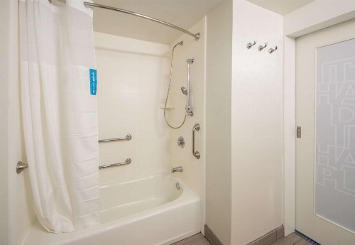 Hampton Inn Lakeland - image 12