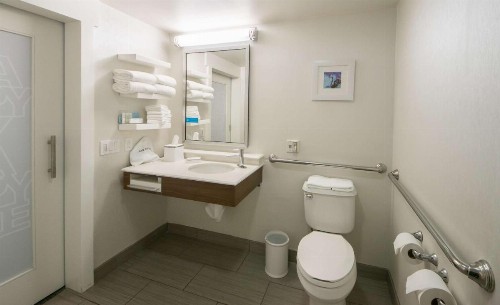 Hampton Inn Lakeland - image 20