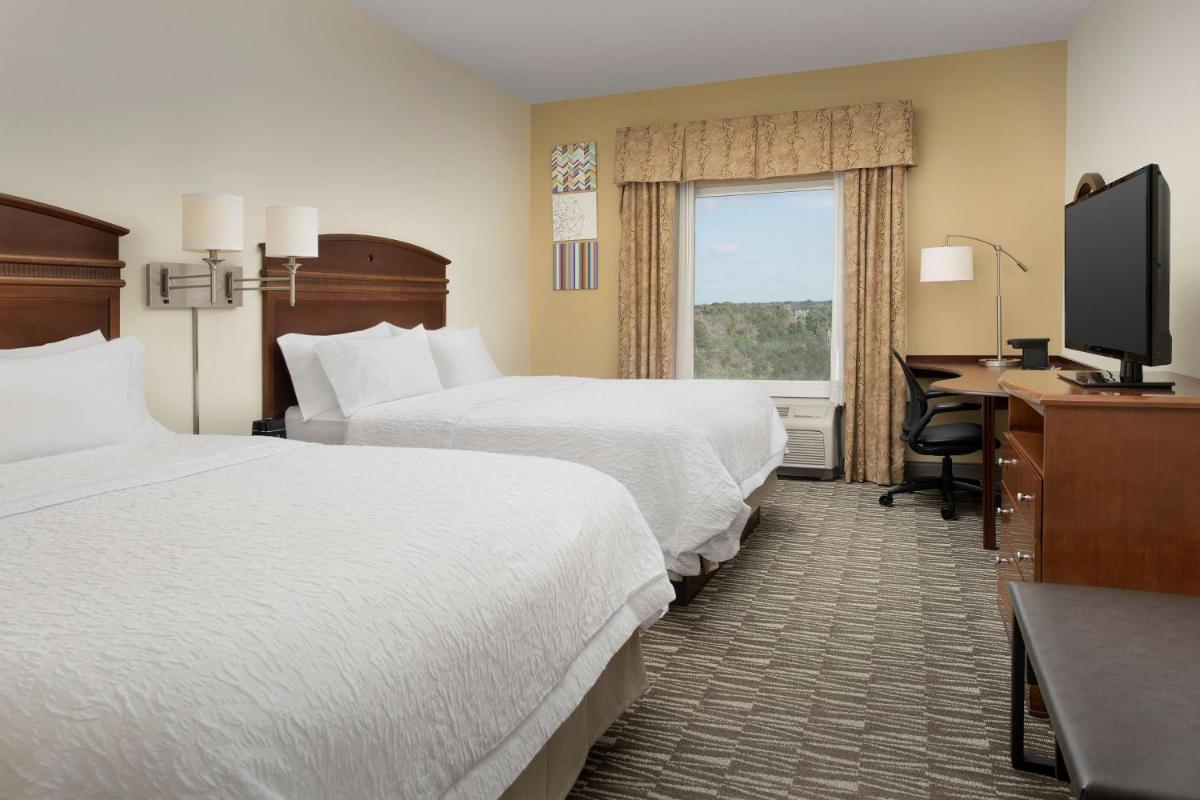 Hampton Inn & Suites Lakeland-South Polk Parkway - image 3