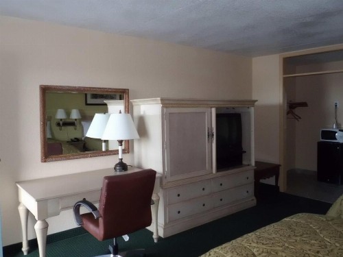 America's Best Inn & Suites-Lakeland - image 10