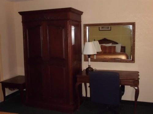 America's Best Inn & Suites-Lakeland - image 13