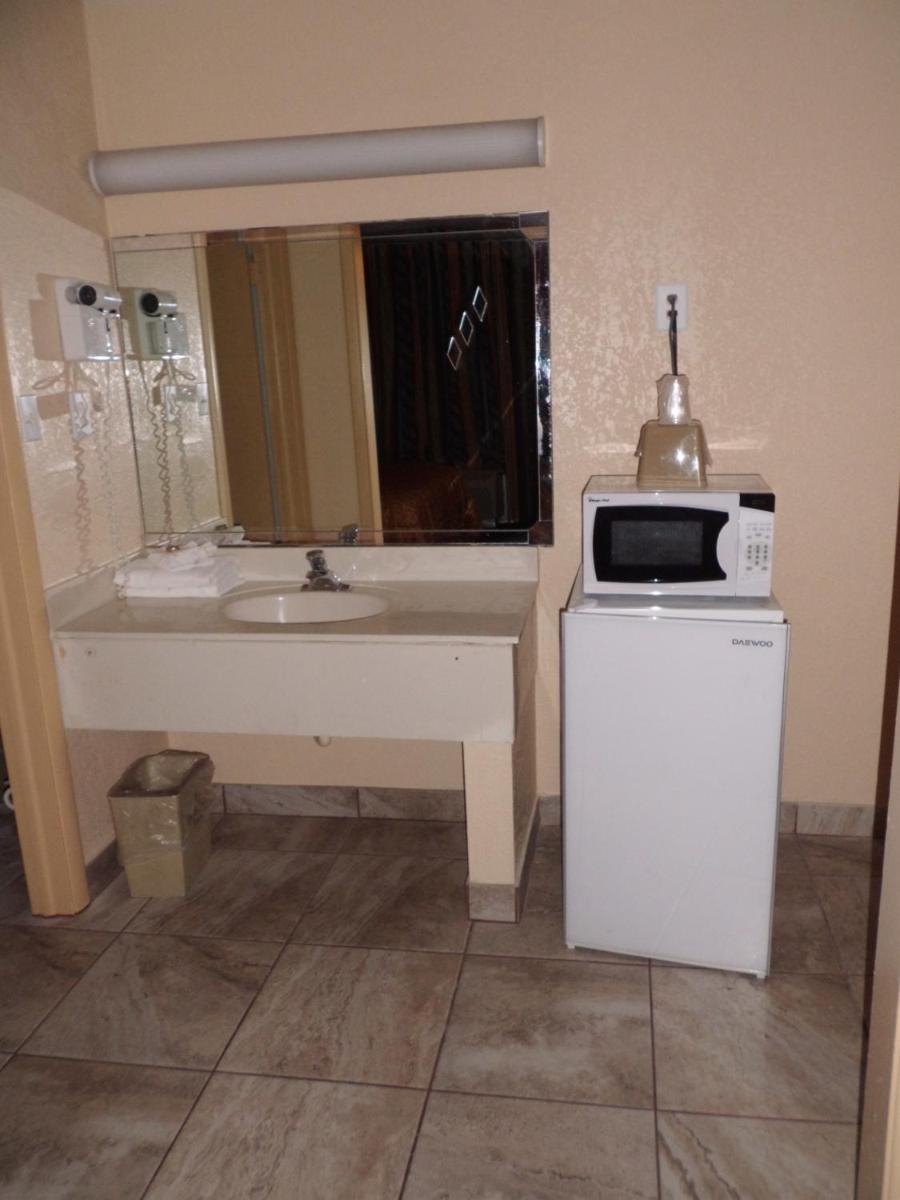 America's Best Inn & Suites-Lakeland - image 6
