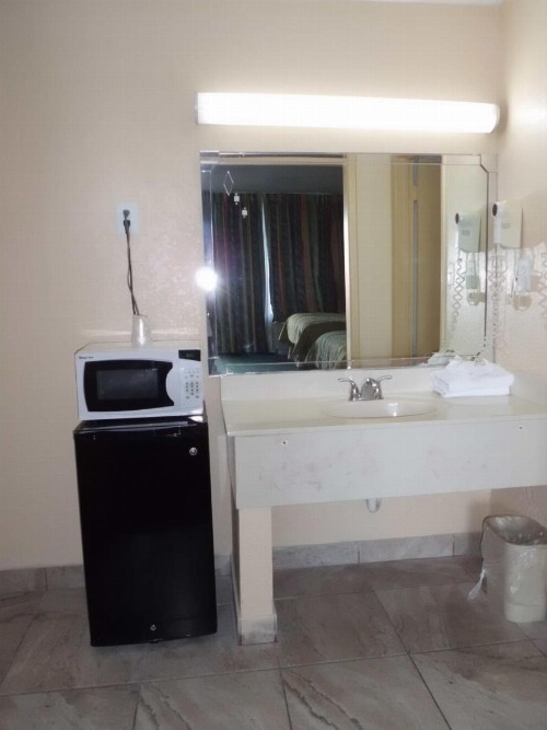America's Best Inn & Suites-Lakeland - image 9