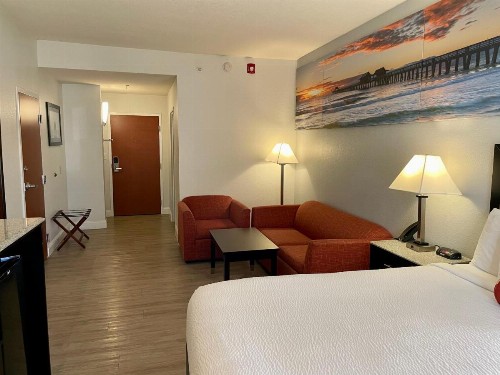 Days Inn & Suites by Wyndham Lakeland - image 19