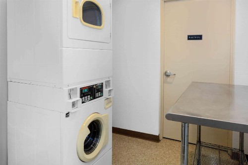 Days Inn & Suites by Wyndham Lakeland - image 3