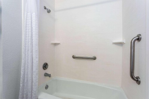 Days Inn & Suites by Wyndham Lakeland - image 39