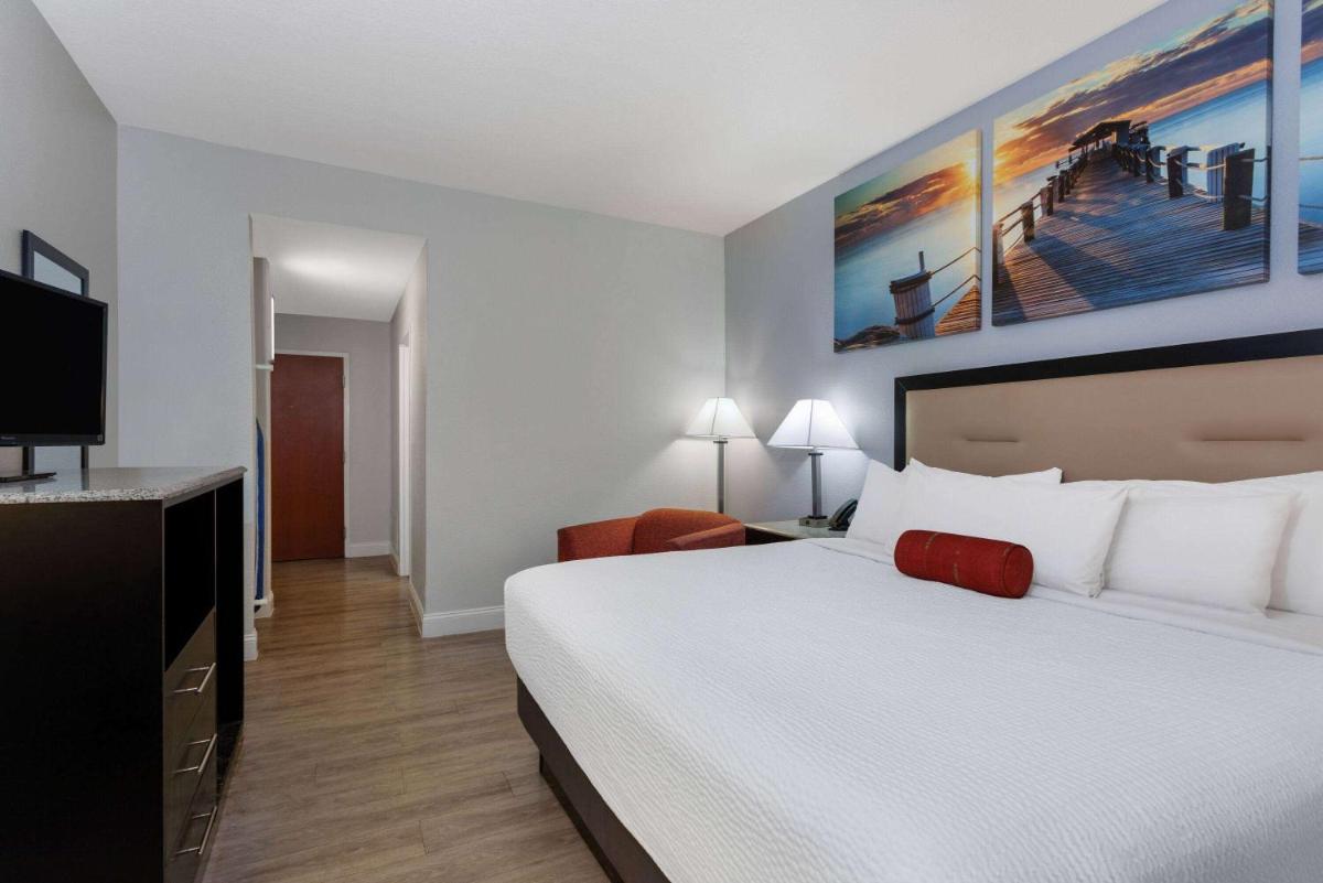 Days Inn & Suites by Wyndham Lakeland - image 4