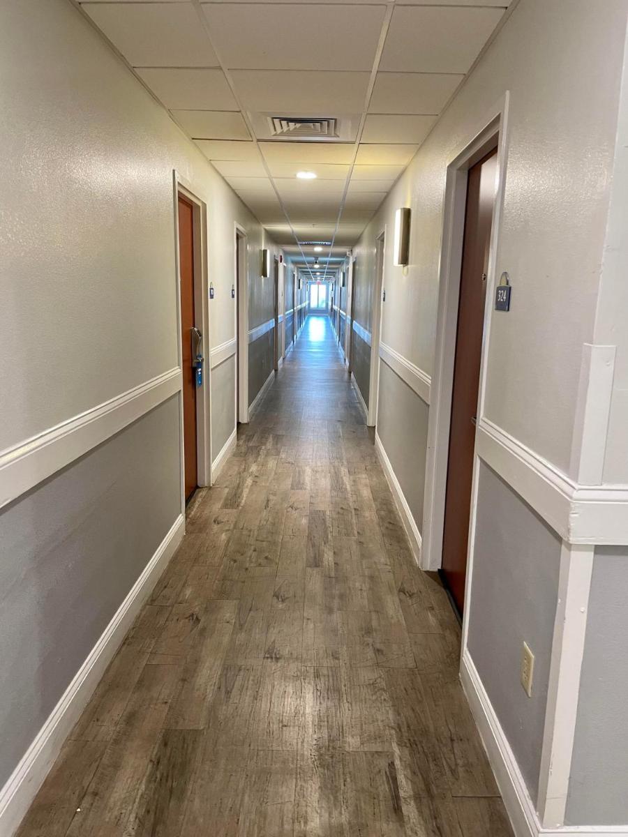 Days Inn & Suites by Wyndham Lakeland - image 5
