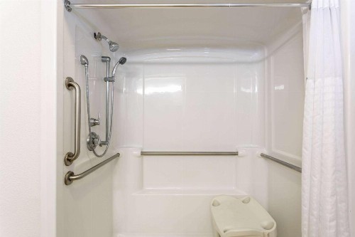 Days Inn & Suites by Wyndham Lakeland - image 50