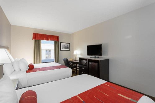 Days Inn & Suites by Wyndham Lakeland - image 7