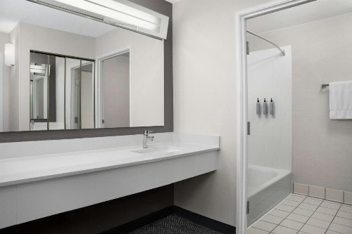Courtyard by Marriott Lakeland - image 16