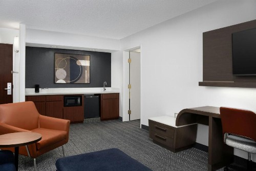 Courtyard by Marriott Lakeland - image 20
